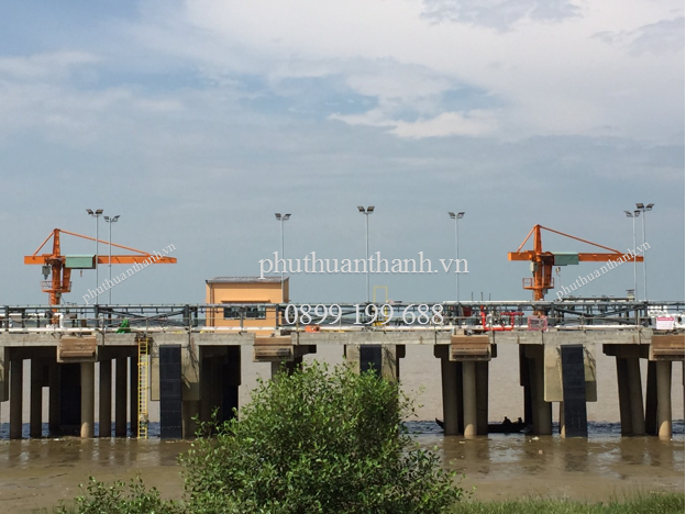 Thiết bị cầu cảng